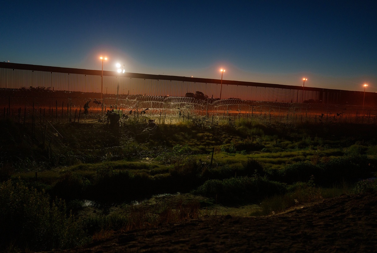 U.S. declares military zone around El Paso, allowing soldiers to arrest migrants